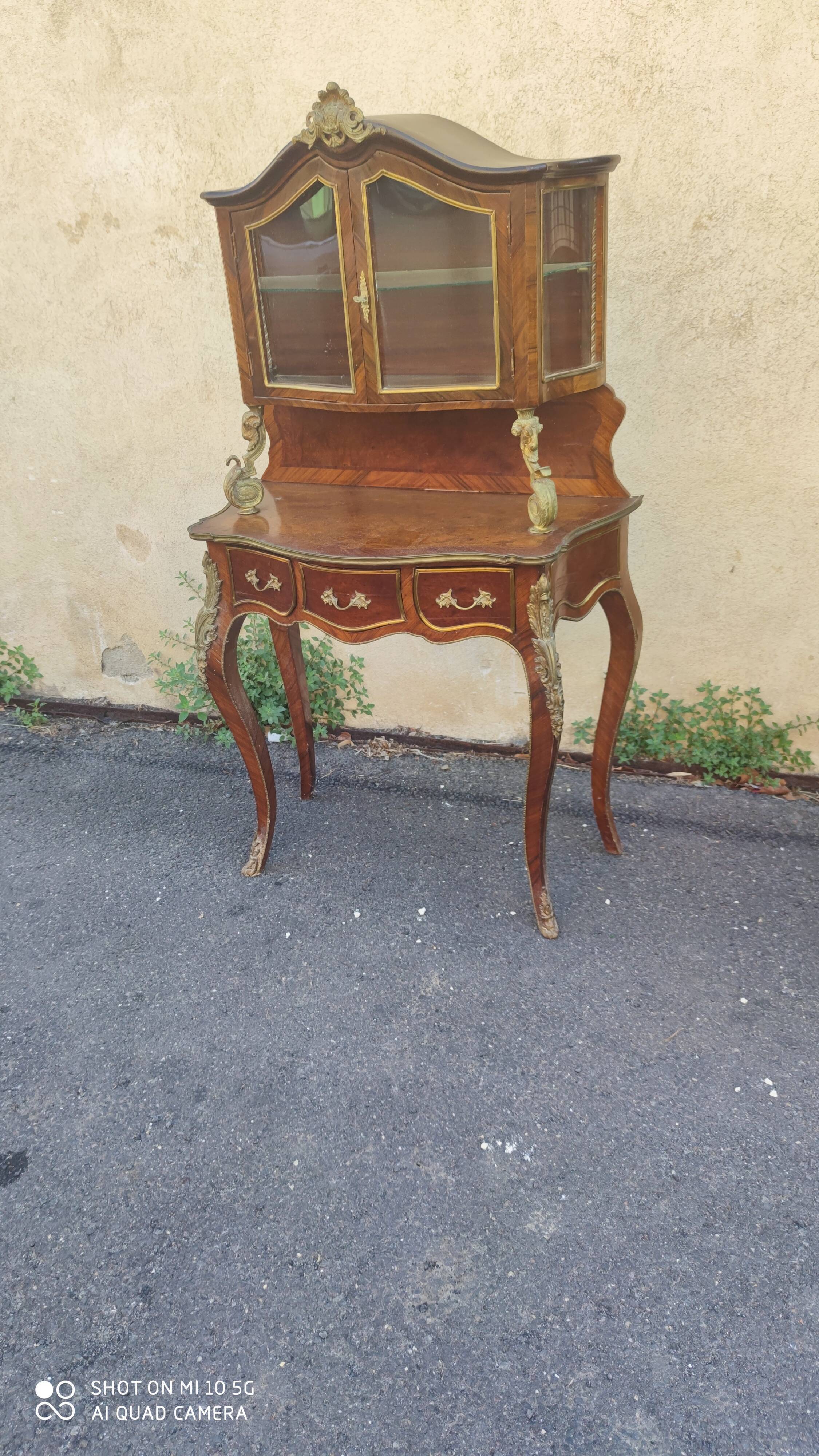Bureau dit "Bonheur du jour" de style Louis XV