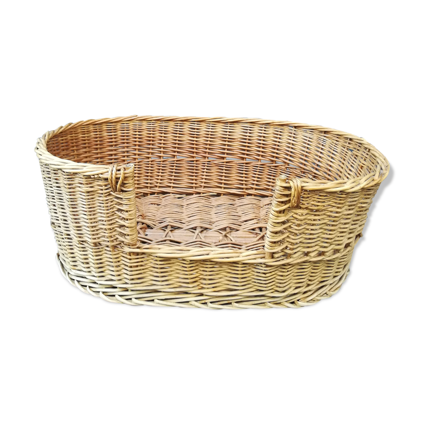 Wicker pet basket