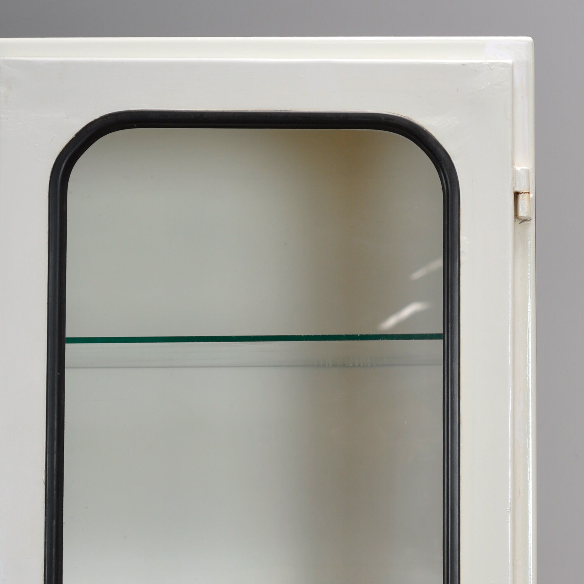 Cabinet médical vintage, années 1970