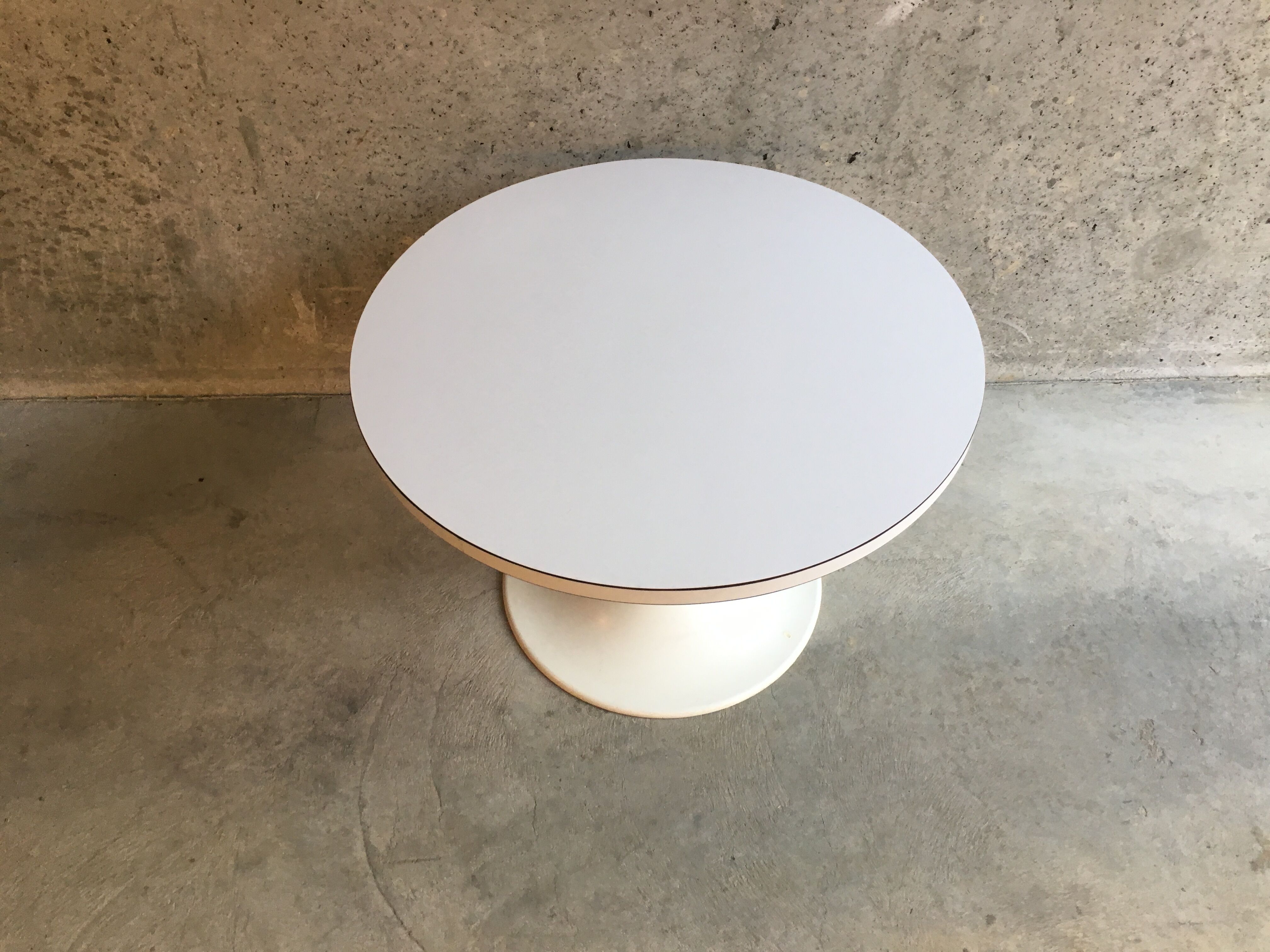 Tulip foo swivel coffee table