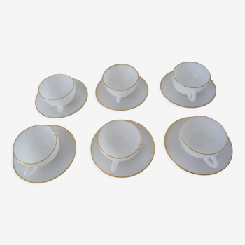 6 tasses  et sous-tasses  arcopal  opaline blanche bord or