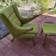 Fauteuil et repose-pieds vintage Papa Bear en tissu bouclette vert et chêne