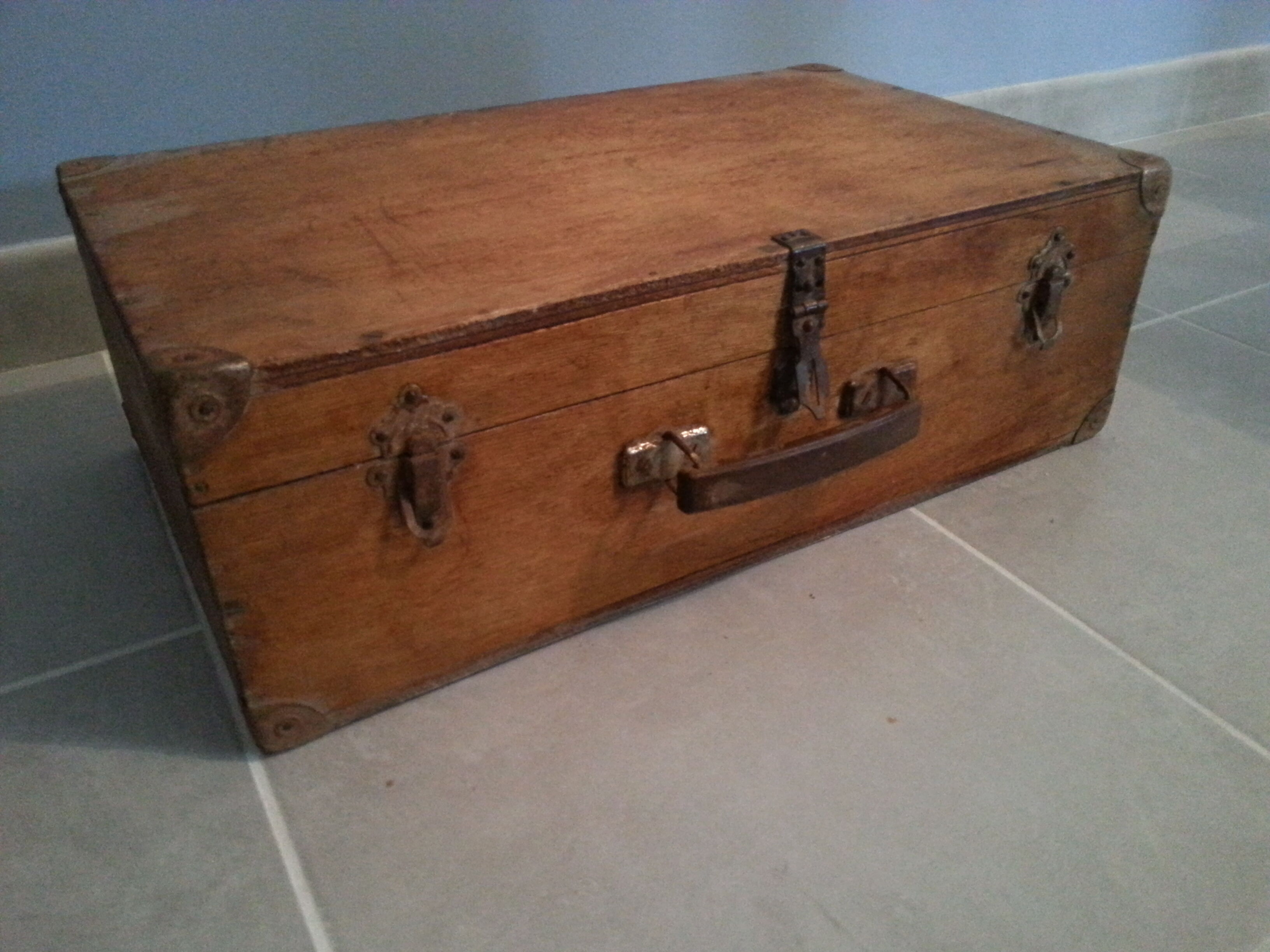 Valise en bois ancienne