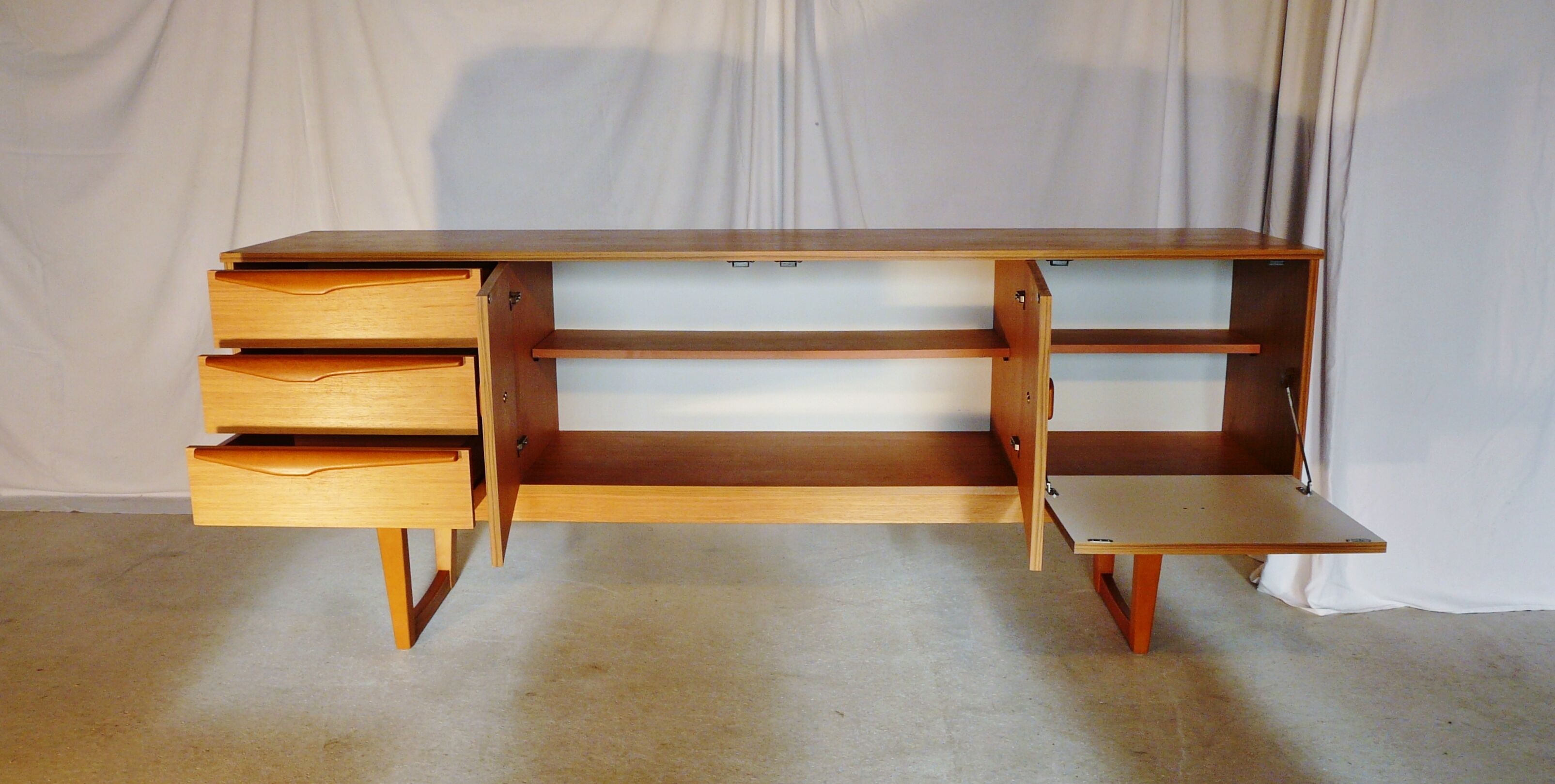 Stonehill blond wood scandinavian siddeboard