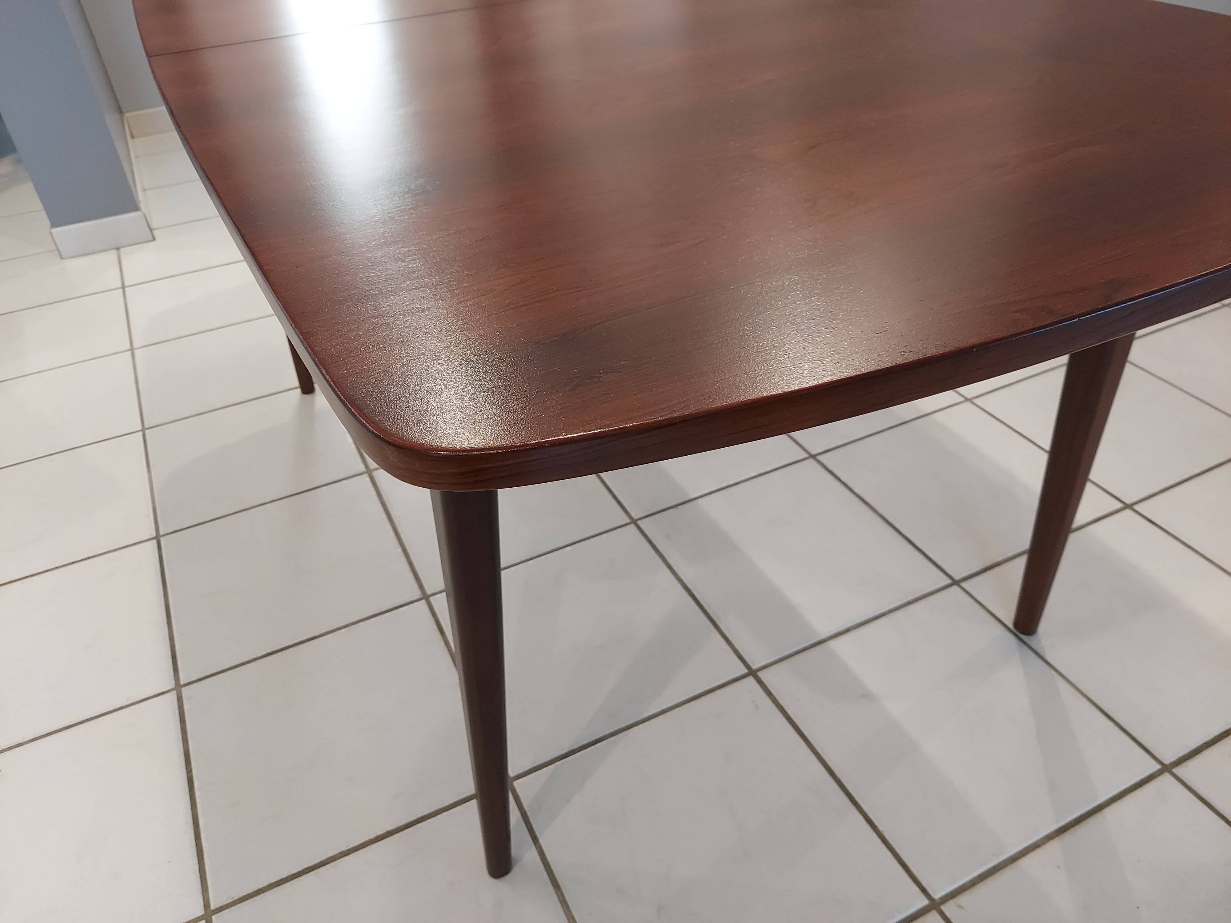 Scandinavian extendable rosewood table from rio 1960