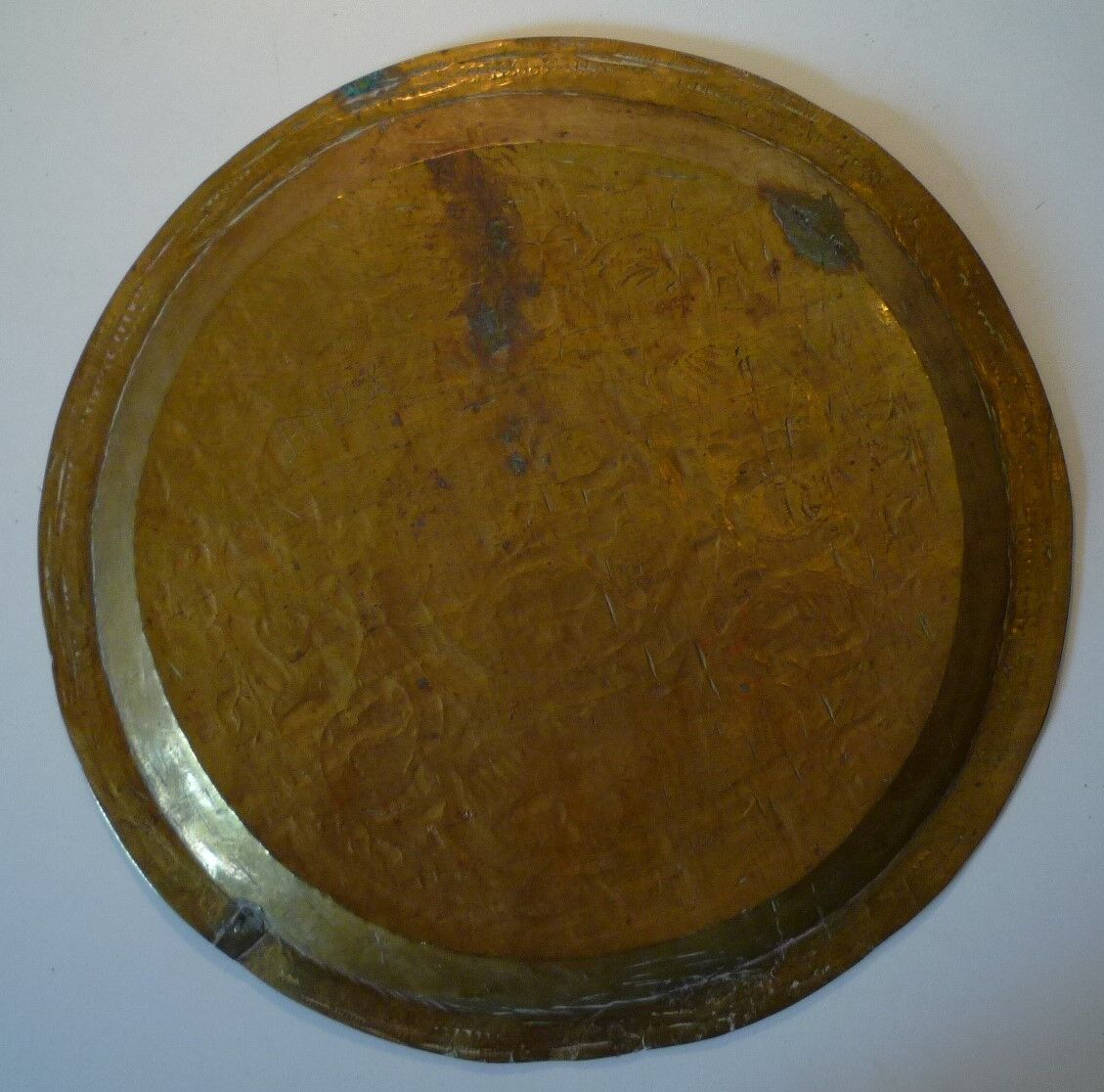 Ancient Moroccan plateau, chiseled copper, diameter 29 cm