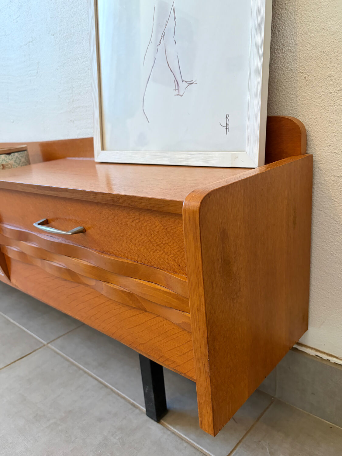 Shallow low vintage enfilade