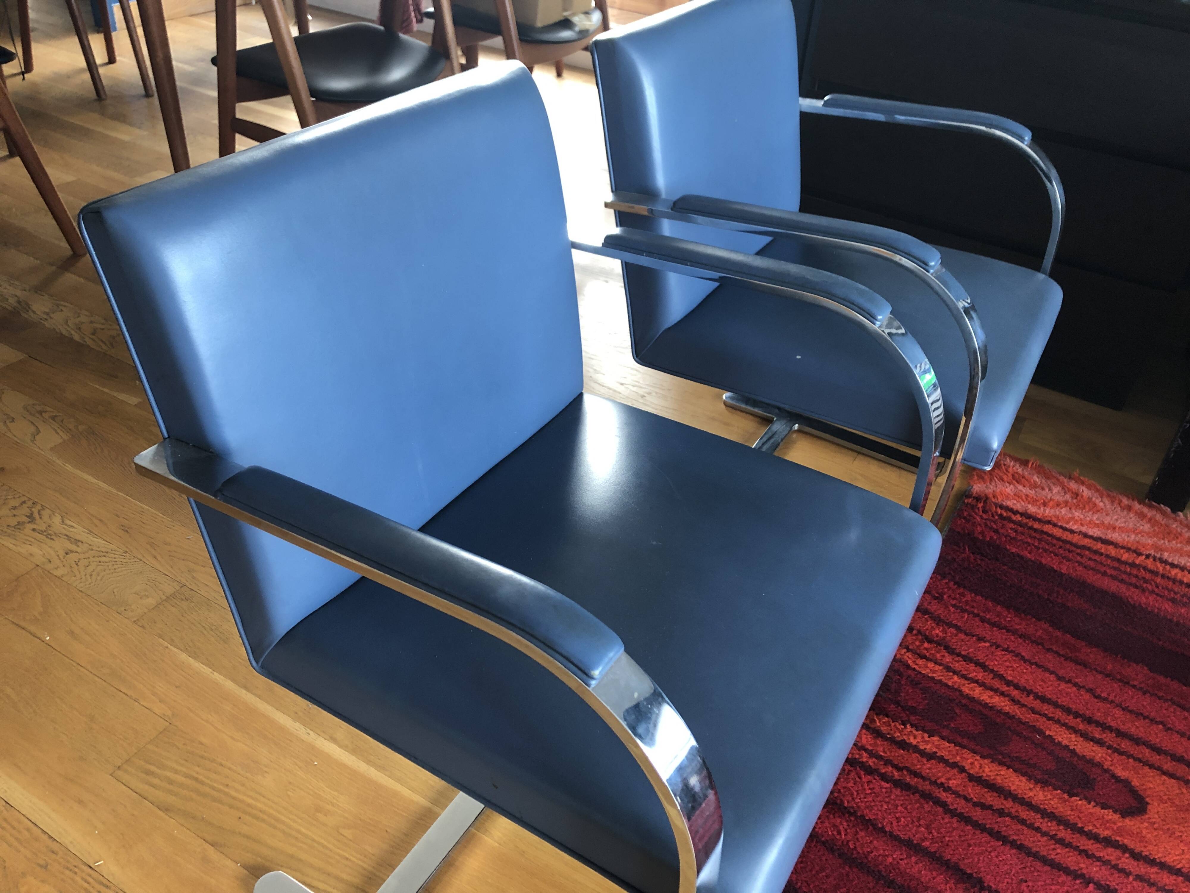 Fauteuils BRNO Mies Van der Roche chez Knoll