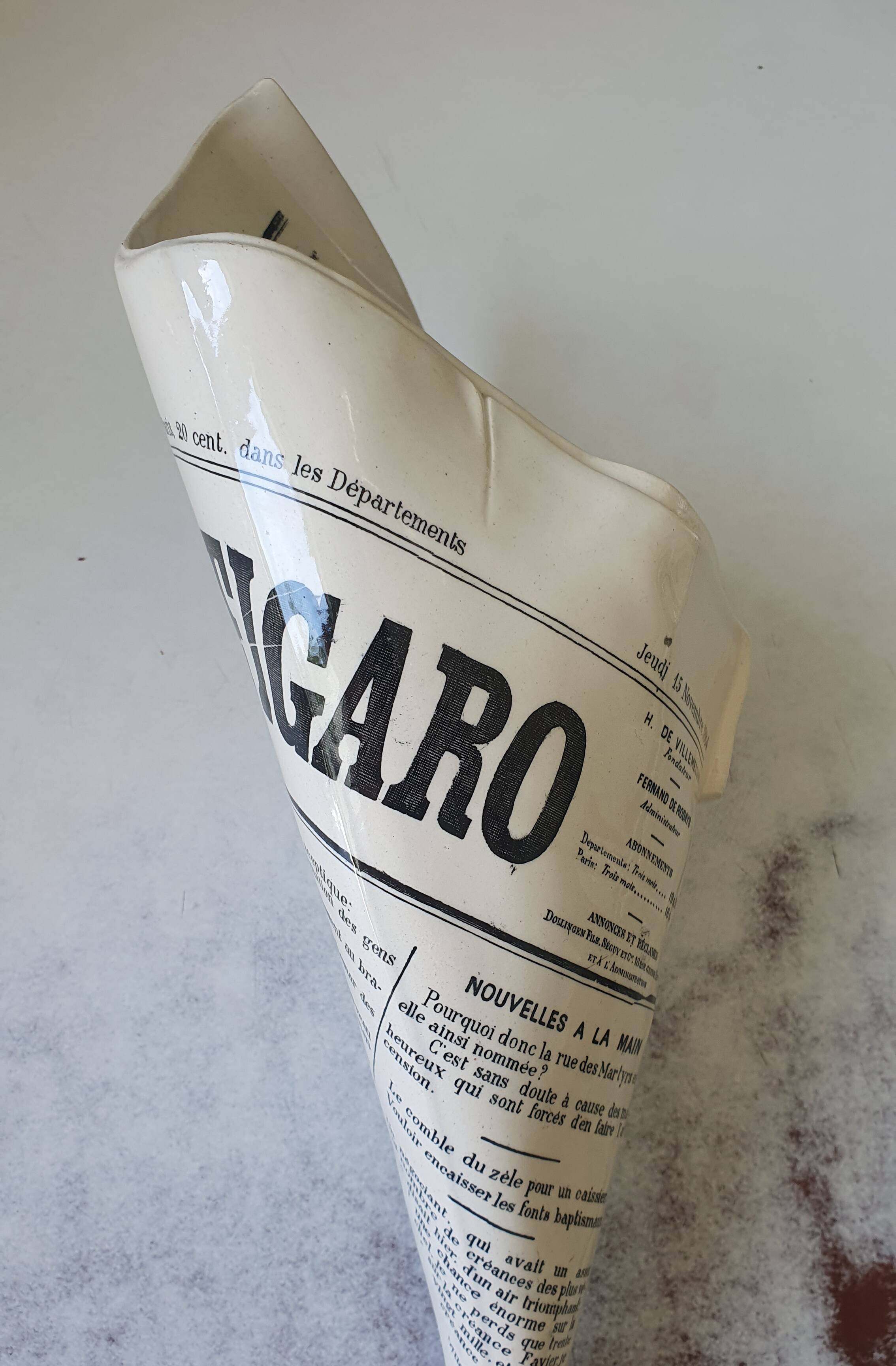 Wall-mounted empty pocket