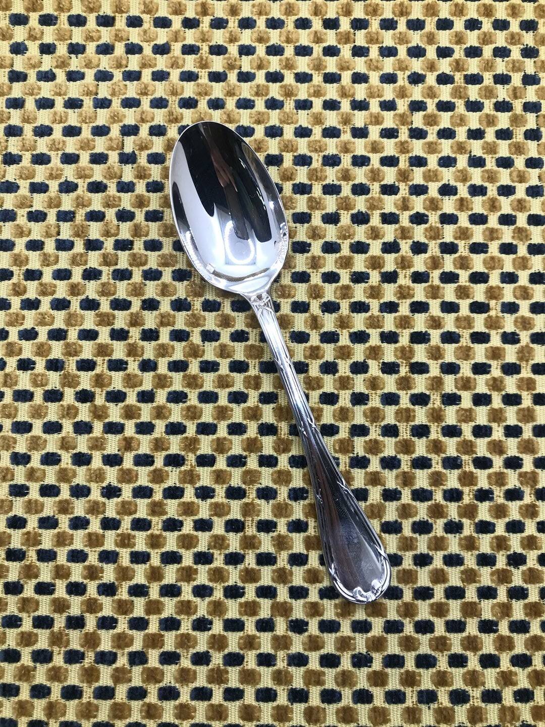 Petite cuillère en métal argenté Christofle, modèle Rubans