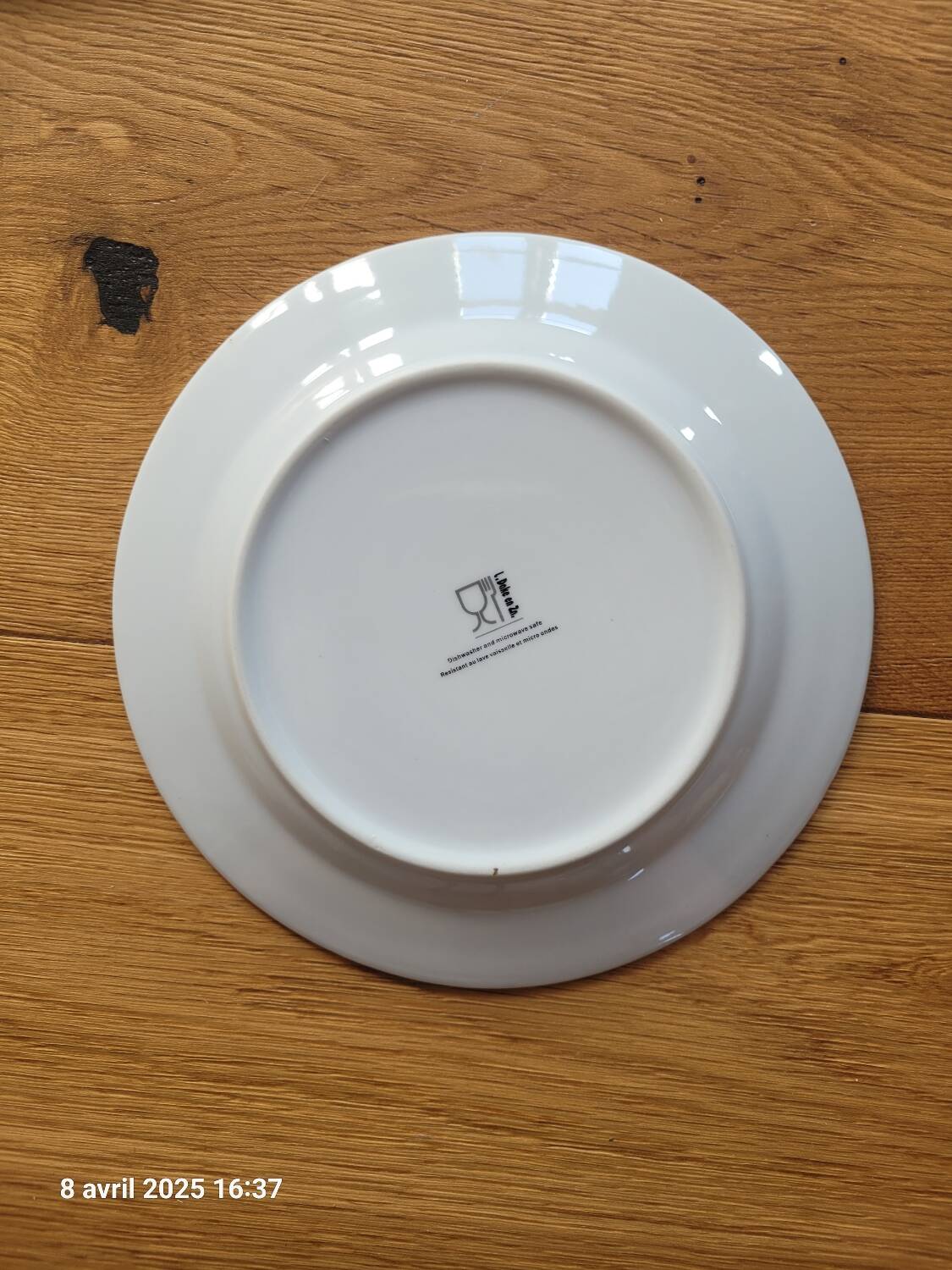 7 yellow and white dessert plates