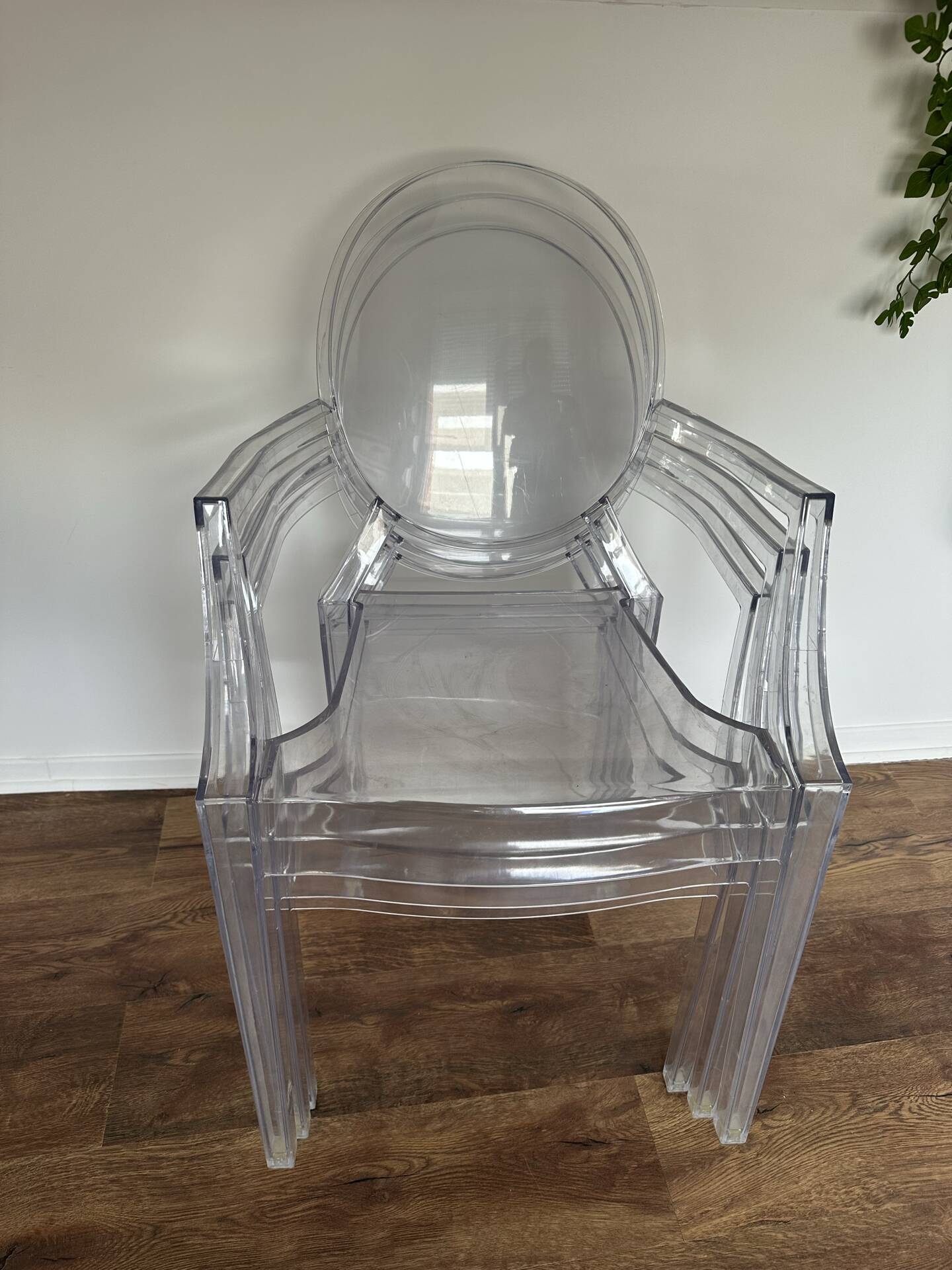 3 fauteuils style Kartell Louis Ghost transparents – Philippe Starck
