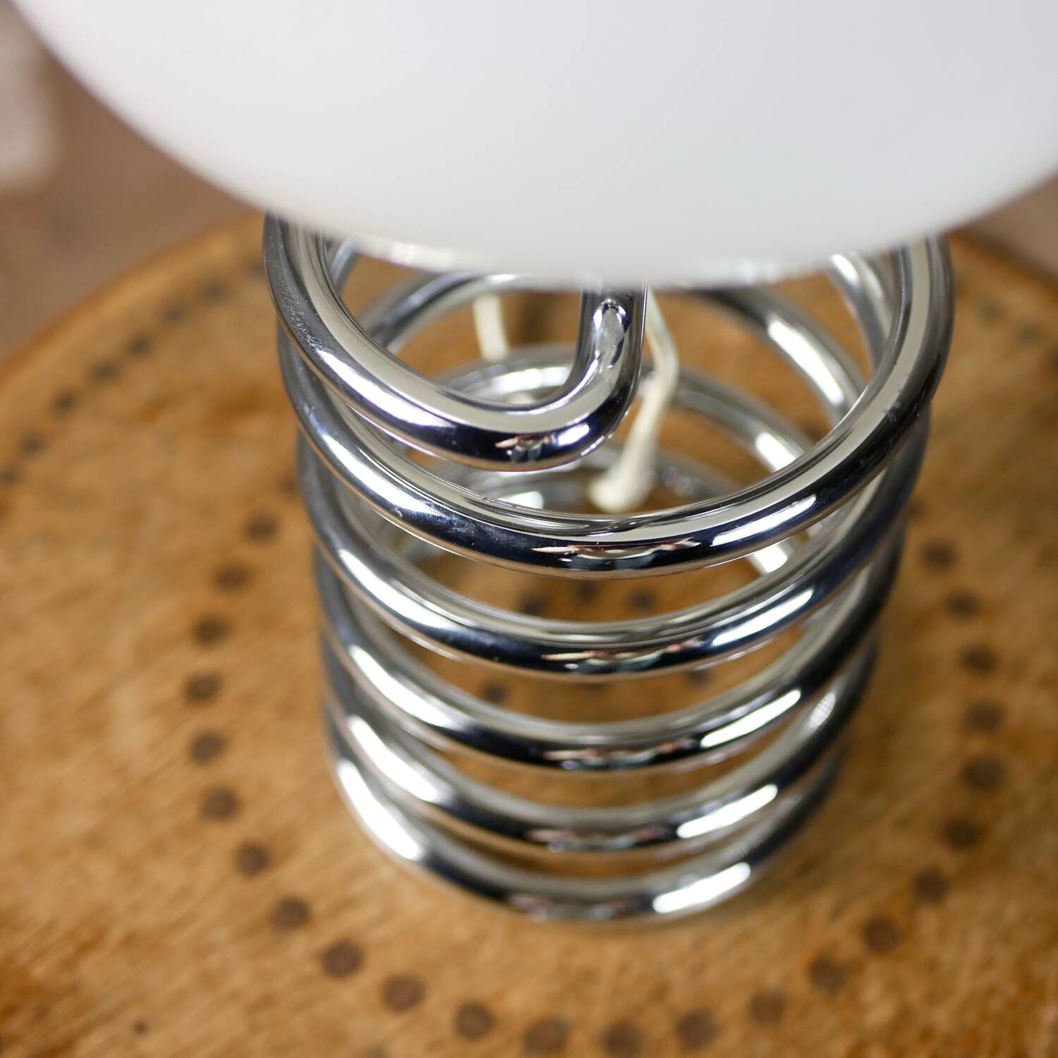 Chrome spring lamp