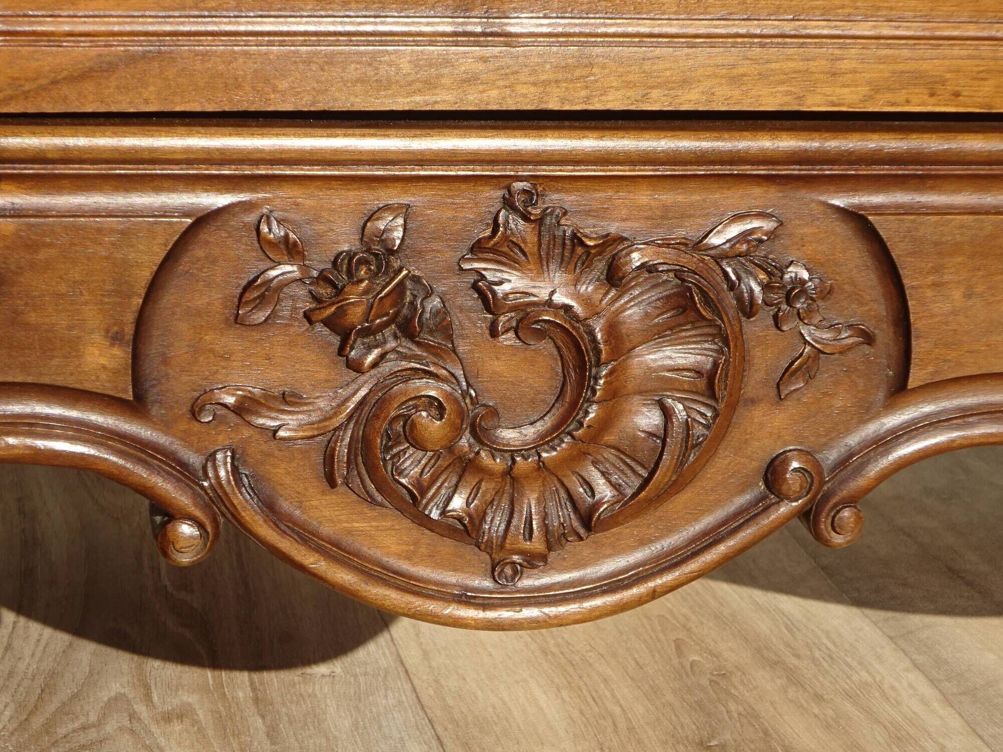 Commode en noyer Louis XV avec miroir