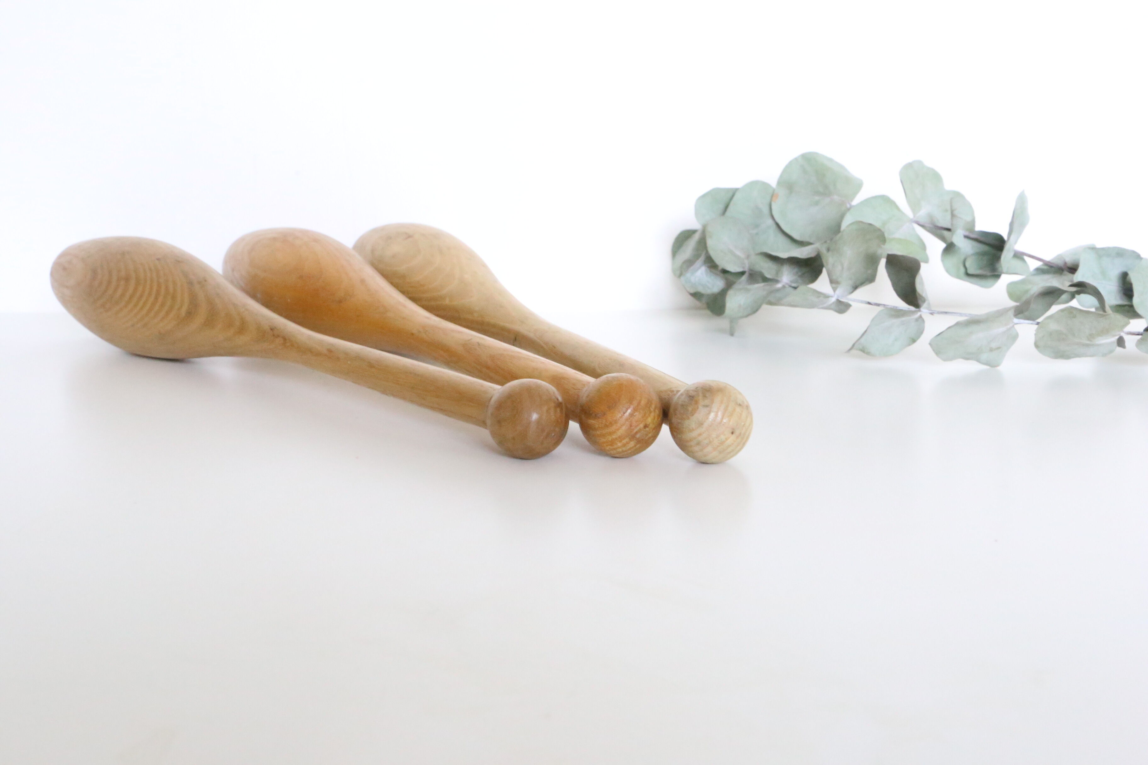 Set of 3 vintage juggling pins, beech wood, vintage