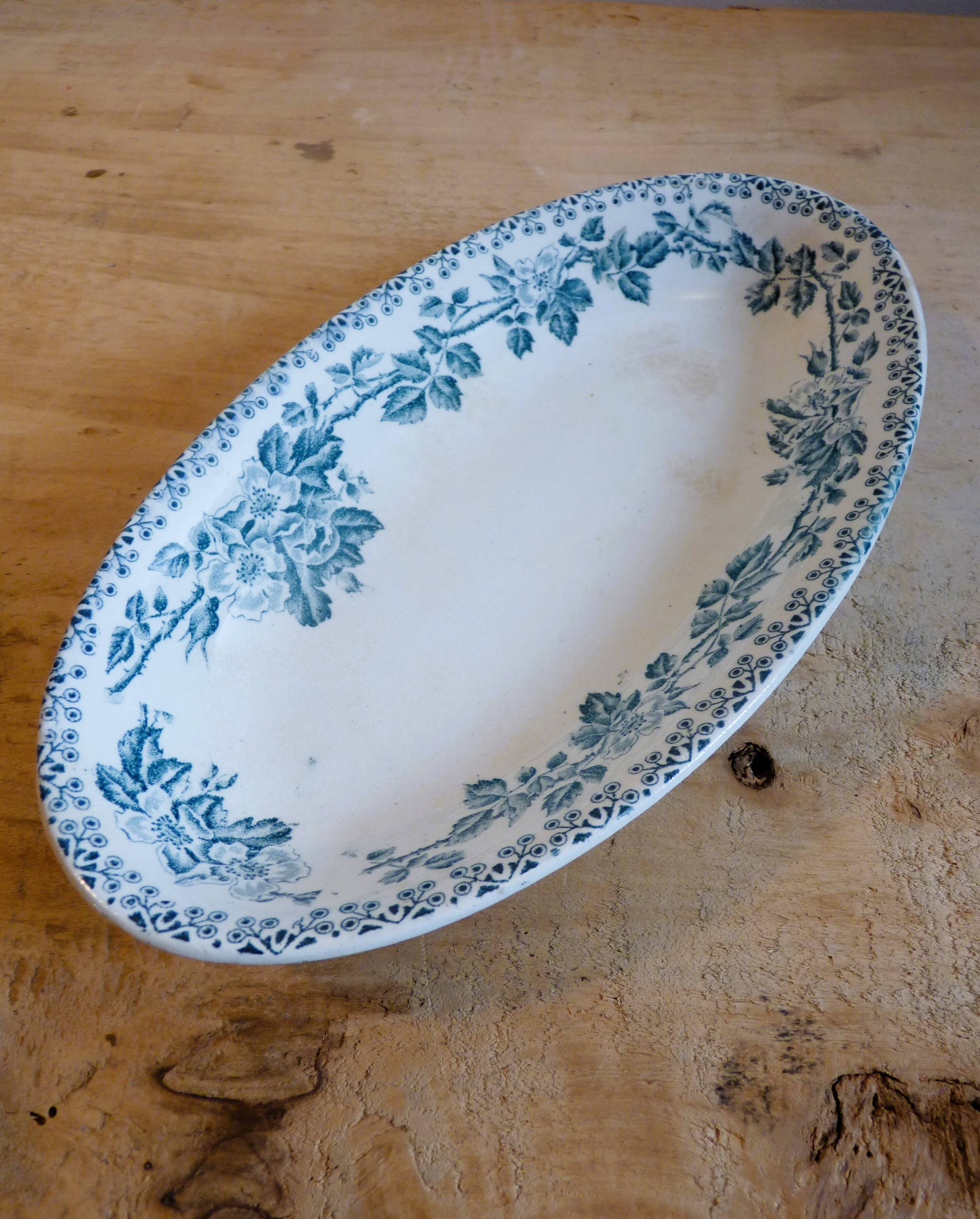 Oval ravier dish with floral decoration - "Guadeloupe" Terre de fer - Debray