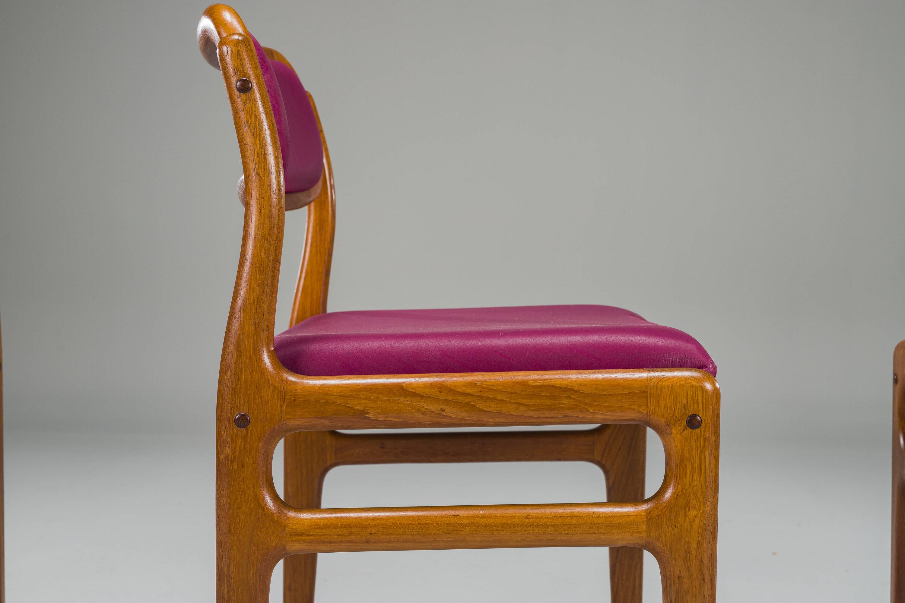 4 chaises en teck par Johannes Andersen pour Uldum