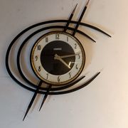 Horloge murale bayard  ortf en métal noir et laiton doré. 1960
