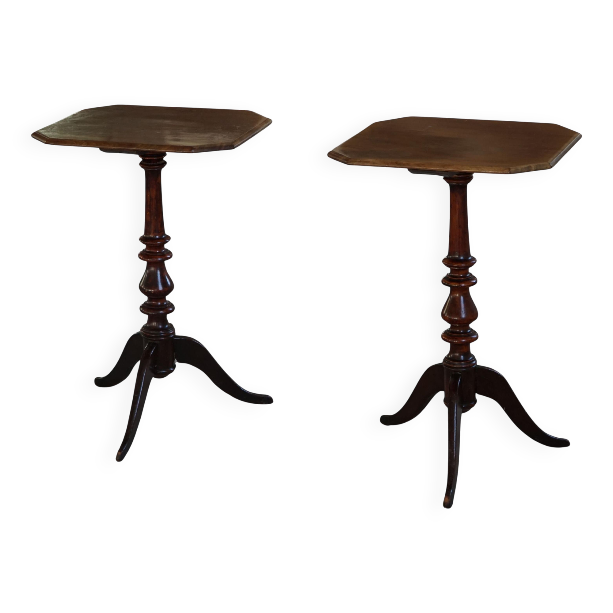 Pair of English side tables / pedestals, walnut wood, mid-century, 1940s.