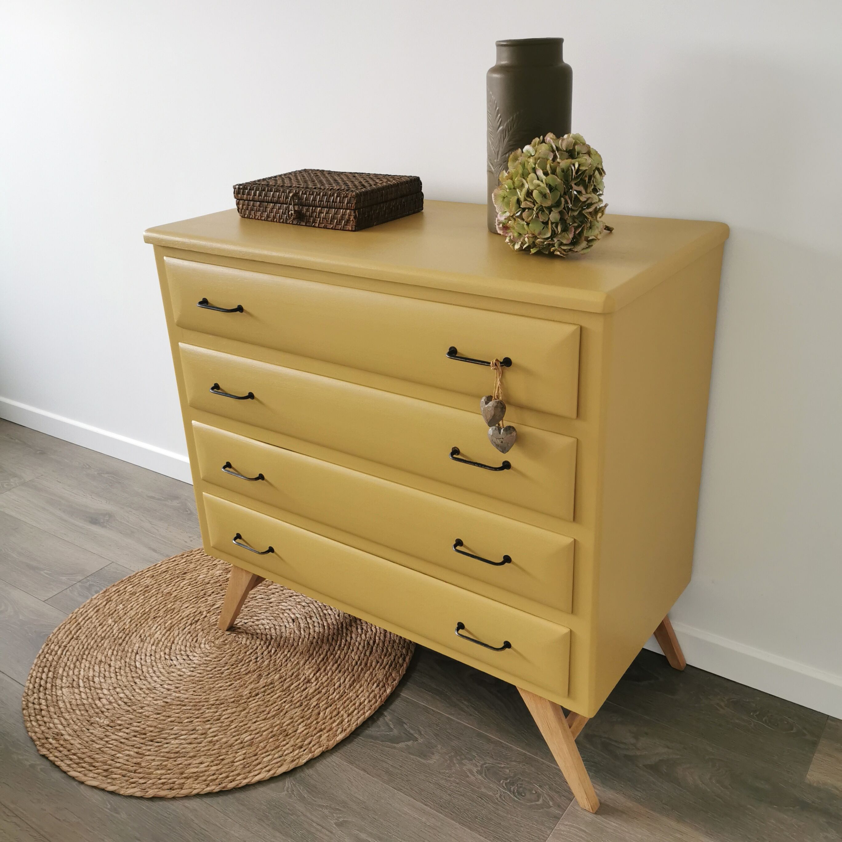 Vintage chest of drawers