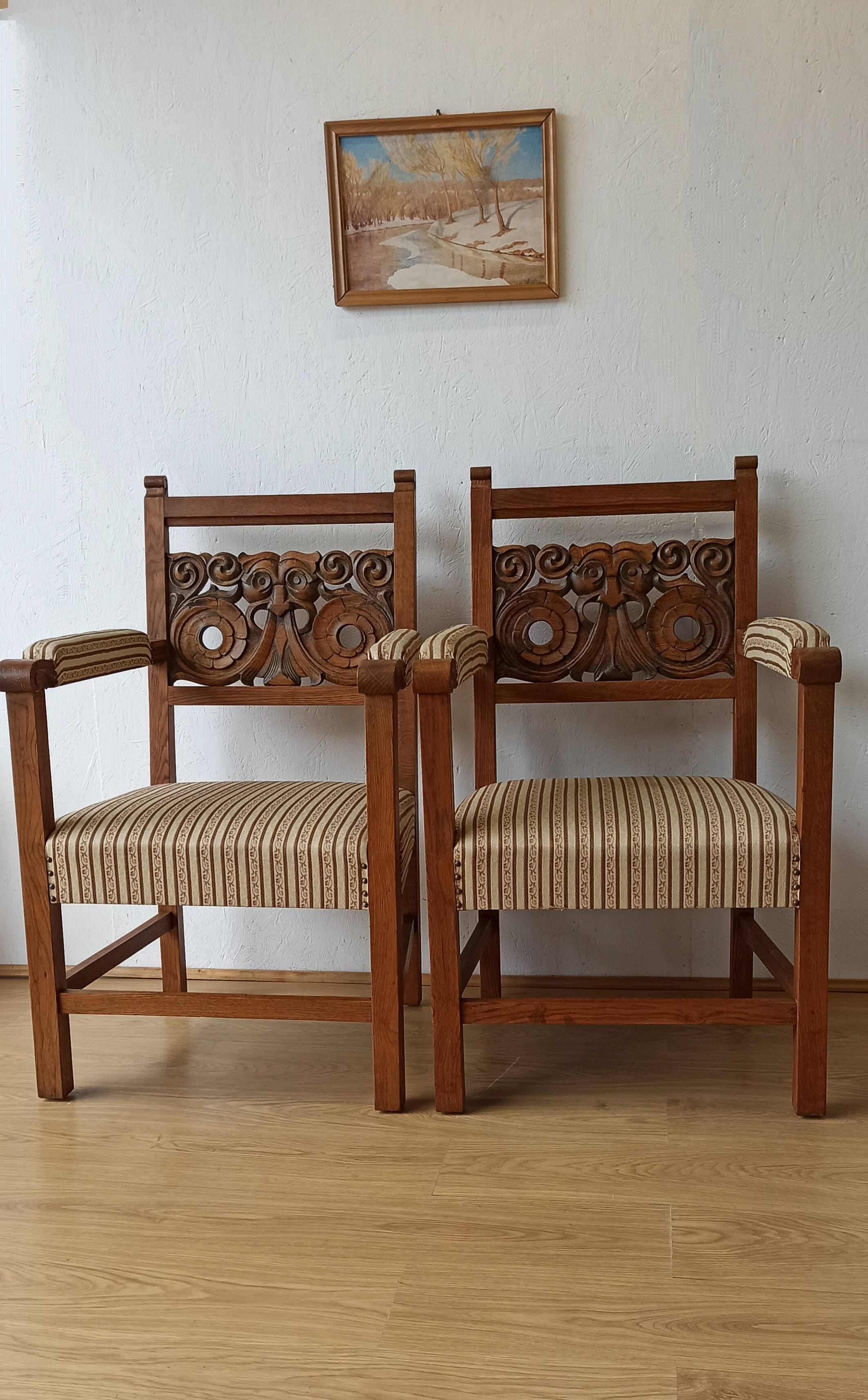 Pair of thrones vintage incredible chairs.