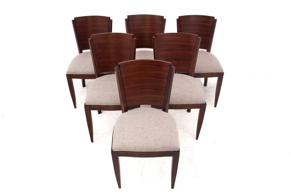 Original walnut extendable table, designed by Louis Majorelle, with 6 Art Deco chairs.