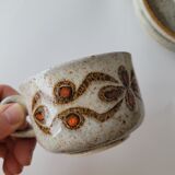 Set of 4 cups in sandstone and under cups