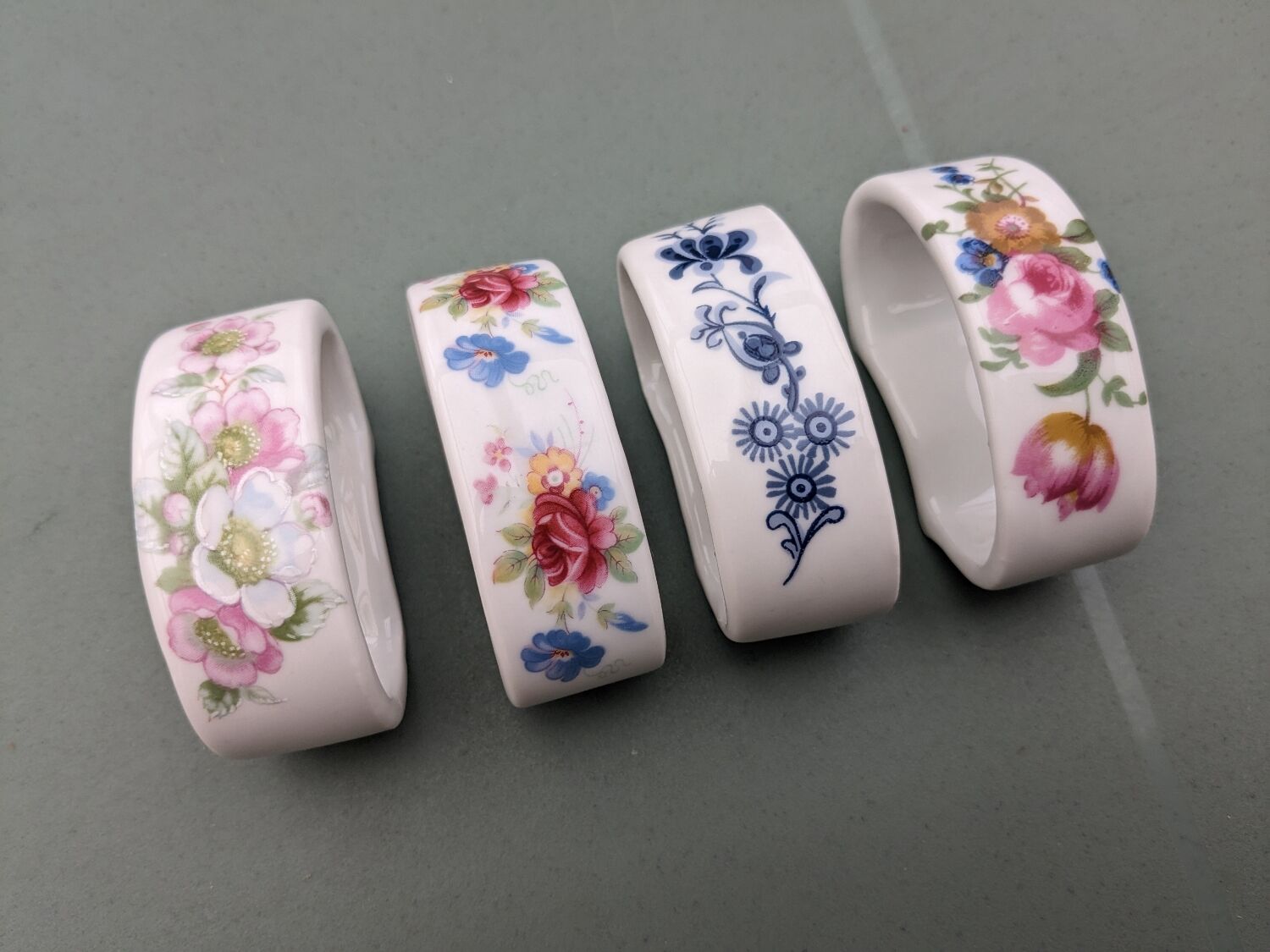Porcelain napkin rings