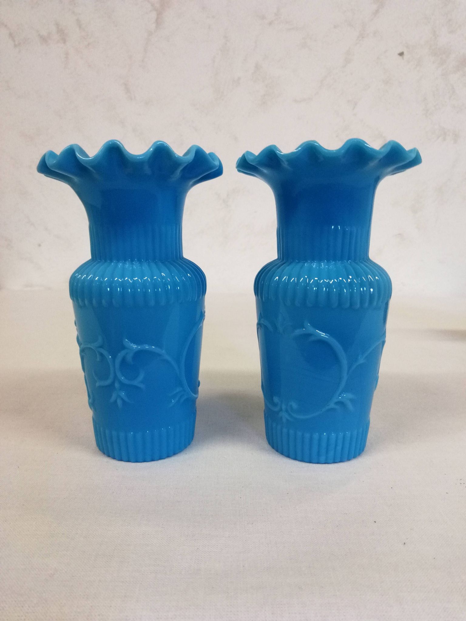 Paire de vases en opaline bleu