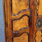 Armoire Bressane époque Louis XV en noyer et loupe d'orme vers 1750-1780