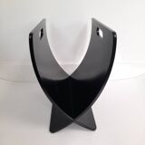 Black lacquered wood magazine rack