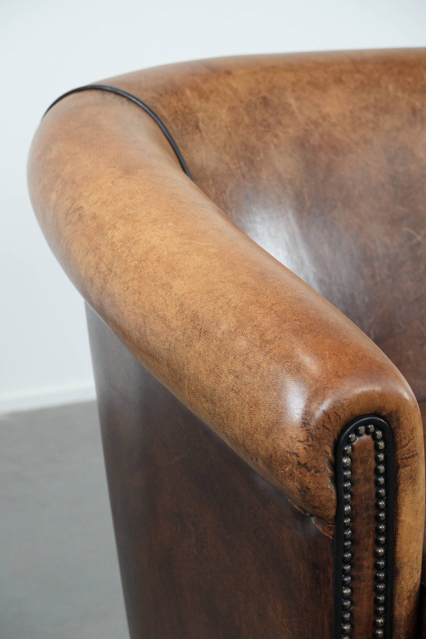 Comfortable vintage sheepskin 2.5-seater club sofa