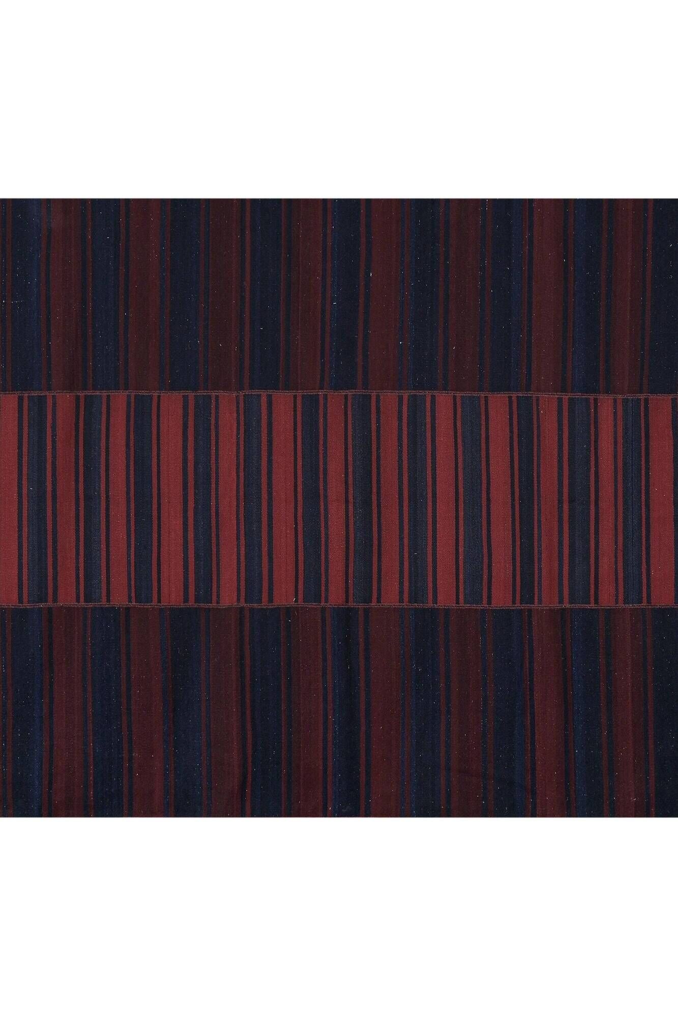 Vintage Turkish kilim, handwoven, 208x325 cm.