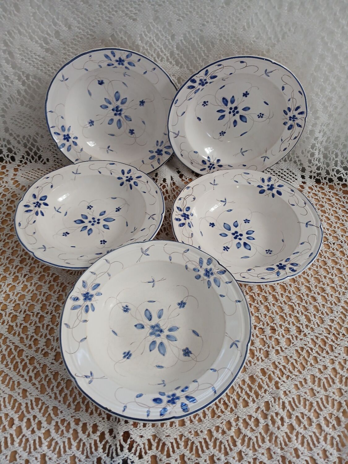 5 assiettes creuses anciennes Moustiers