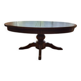 Table ovale française, en chêne massif, reposant sur un pied central grande taille Circa 1950
