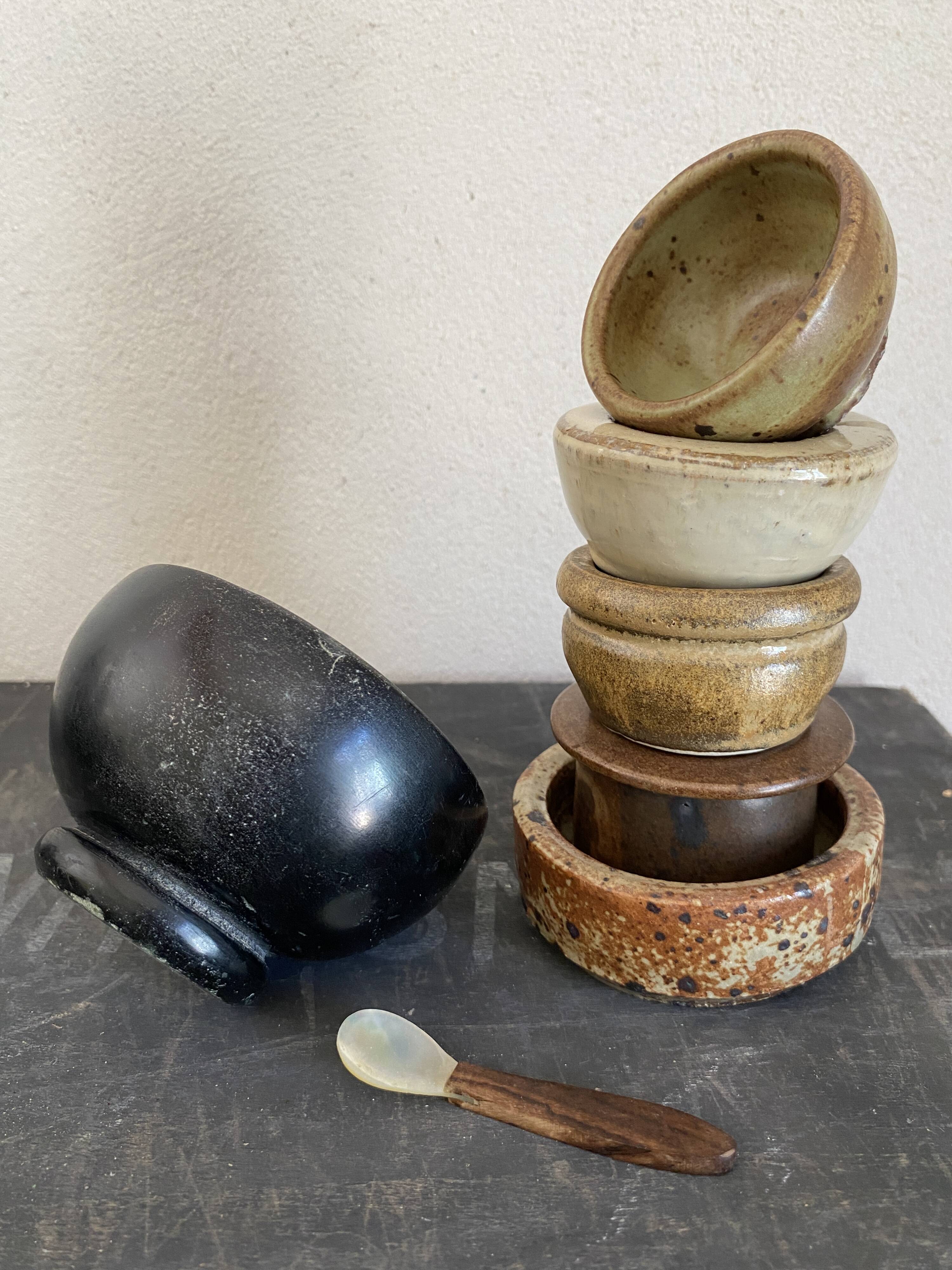 6 mini ceramic bowls, mother-of-pearl spoon