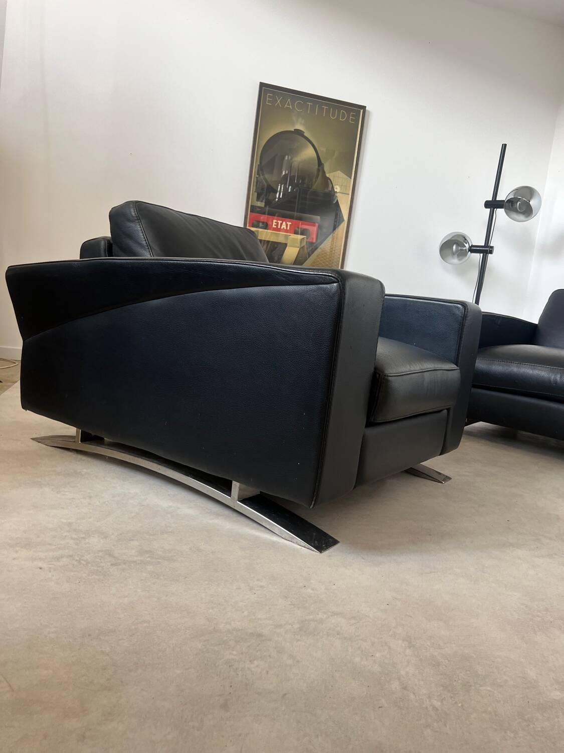 Lot 2 roche bobois designer leather armchairs 80s vintage custom aviator shape