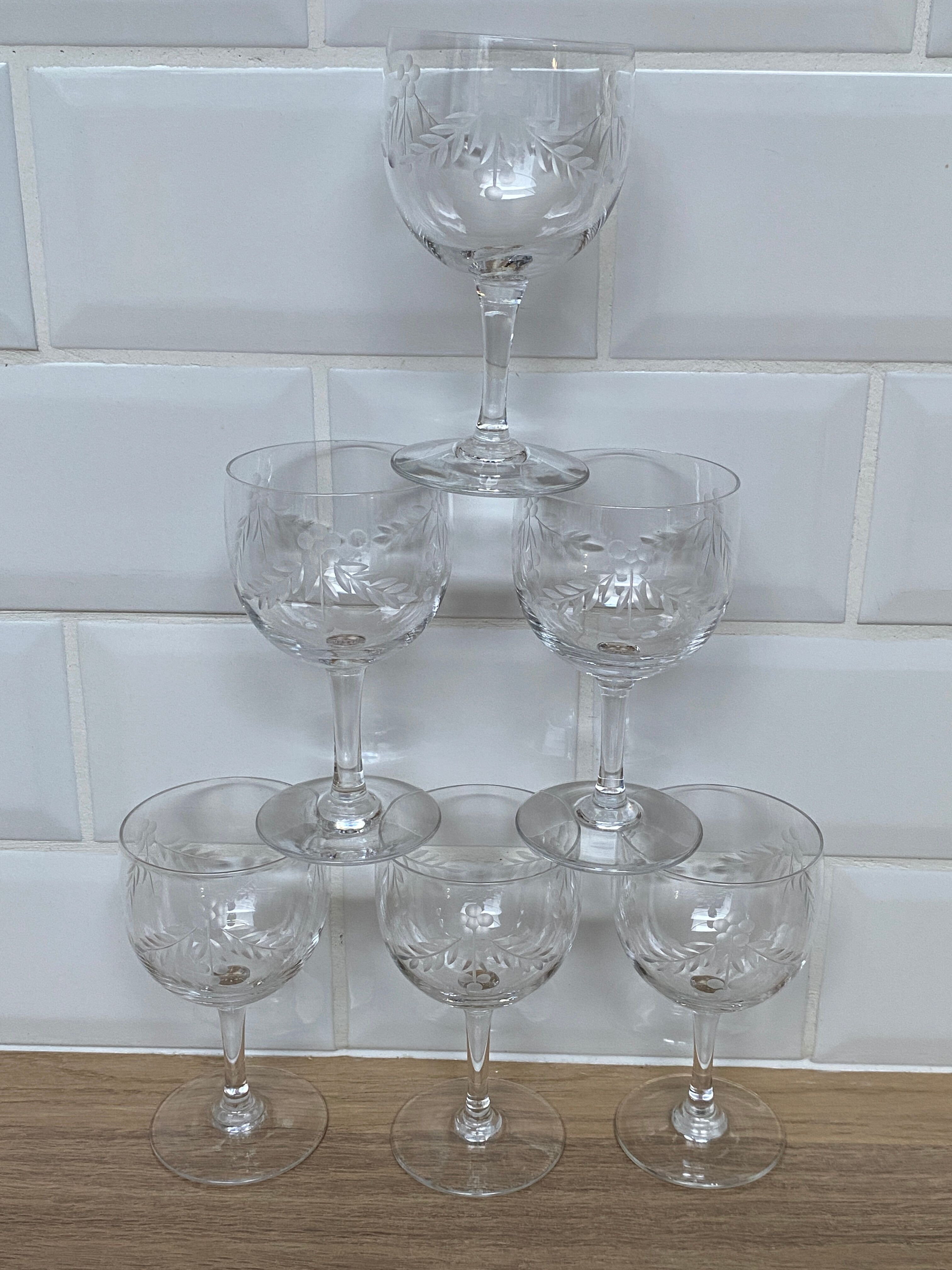 Set of 6 engraved balloon wine glasses