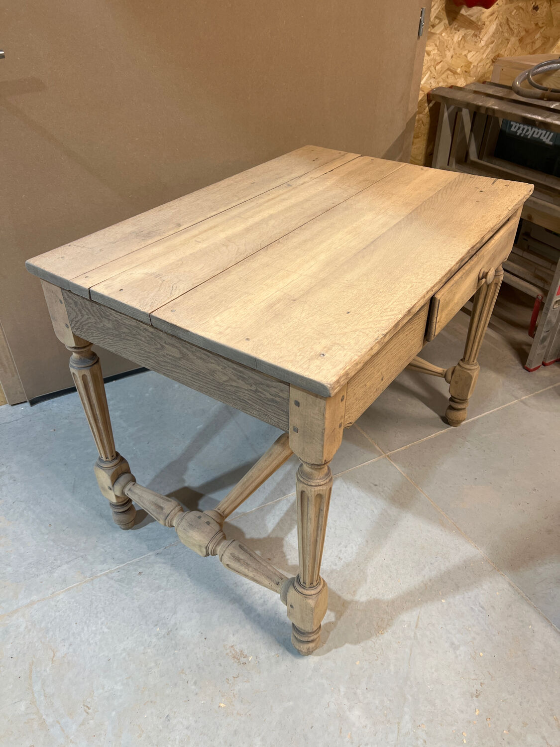 Farm table