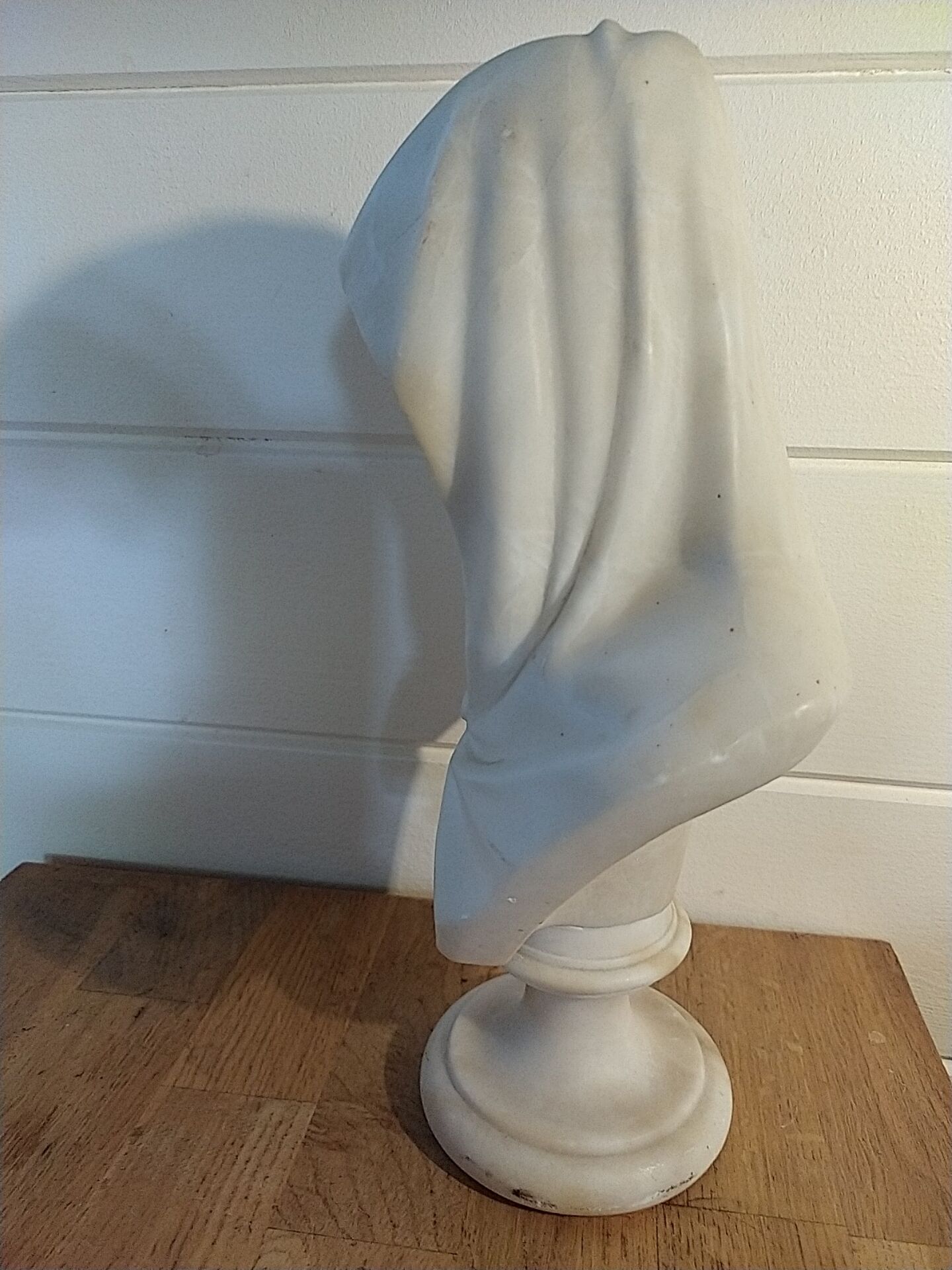 Bust of the Virgin in alabaster by Guglielmo Pugi.