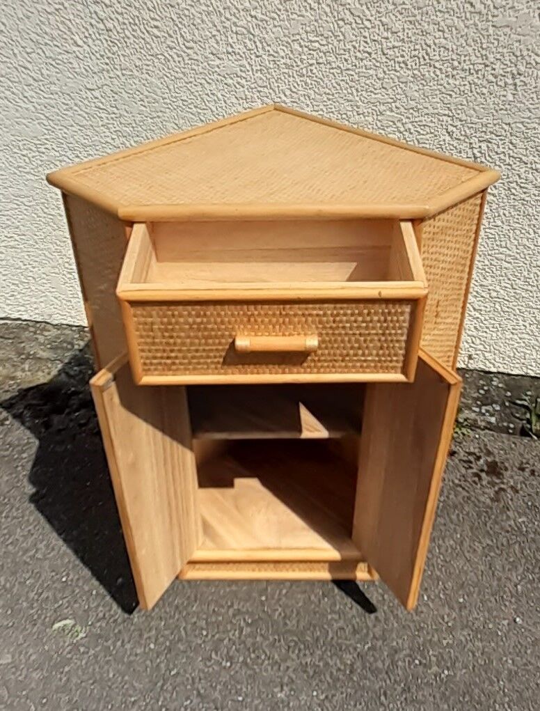 Vintage bamboo rattan notch