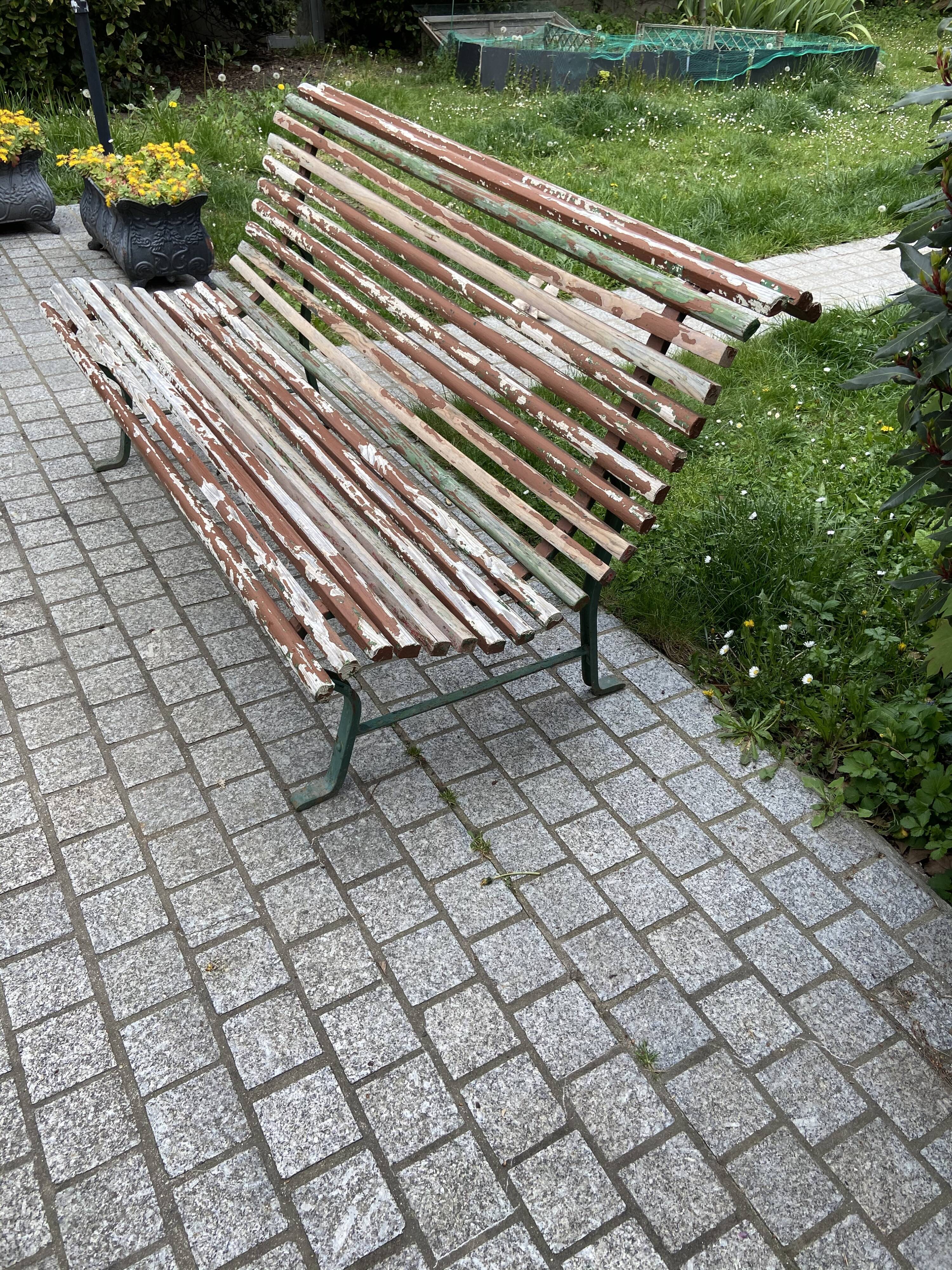 Banc de jardin parisien ancien en fer forgé et bois