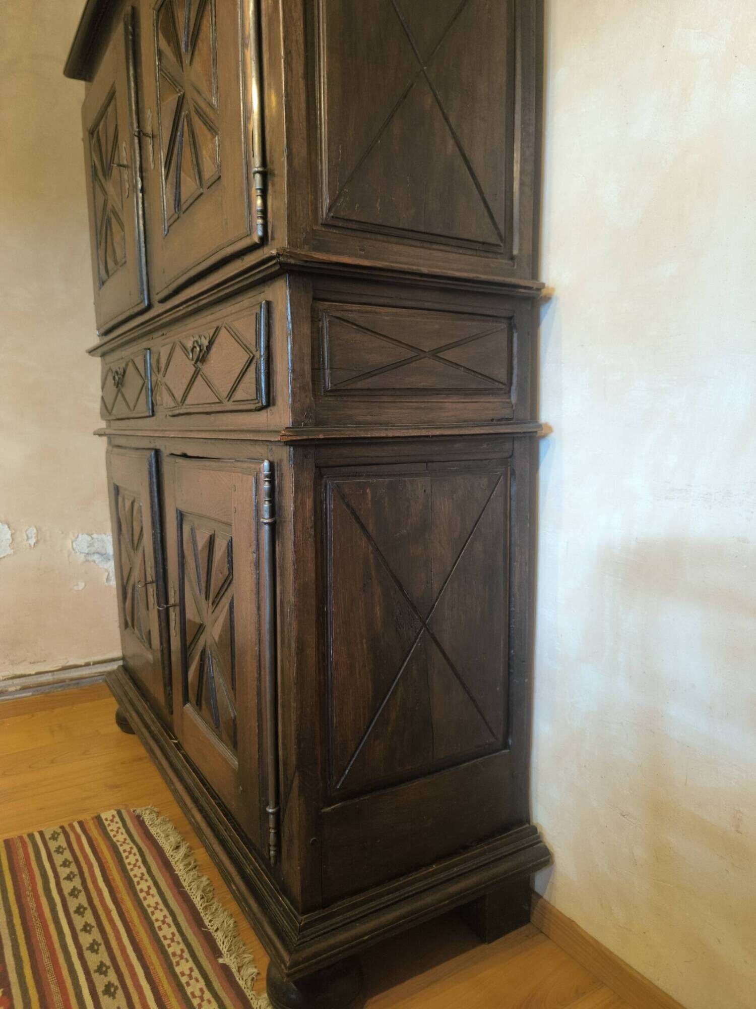 Louis xiii armoire - 17th century decoration with diamond point motif