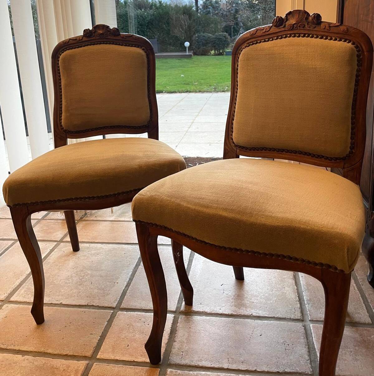 Lot of 2 antique Louis XV style chairs, carved solid wood.