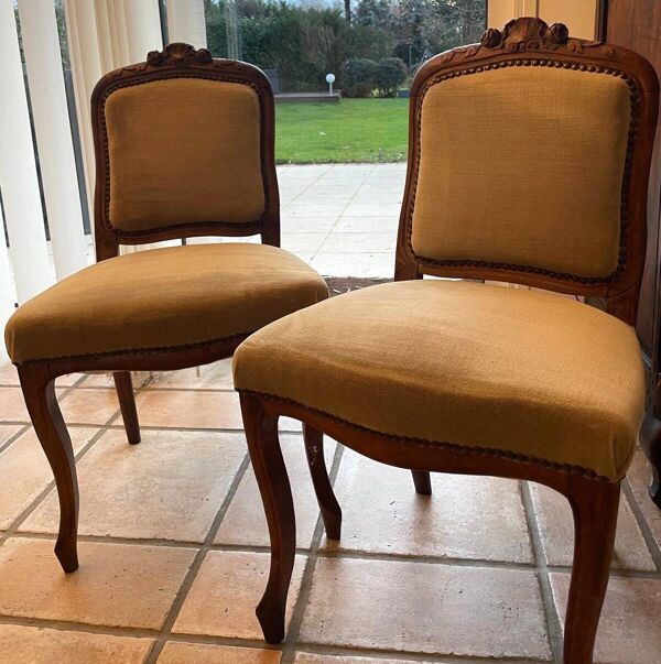 Lot 2 chaises anciennes style Louis XV, Bois massif sculpté