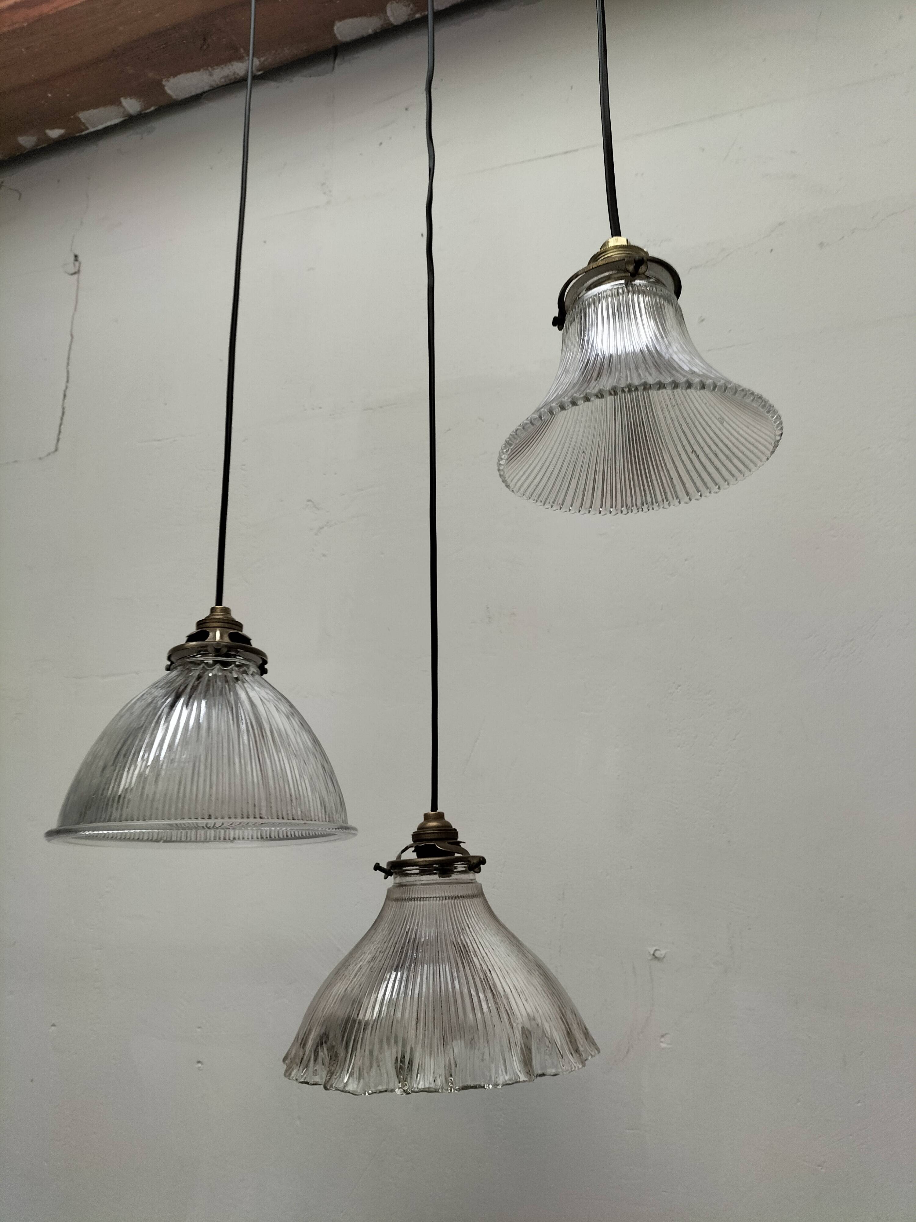 Holophane suspensions