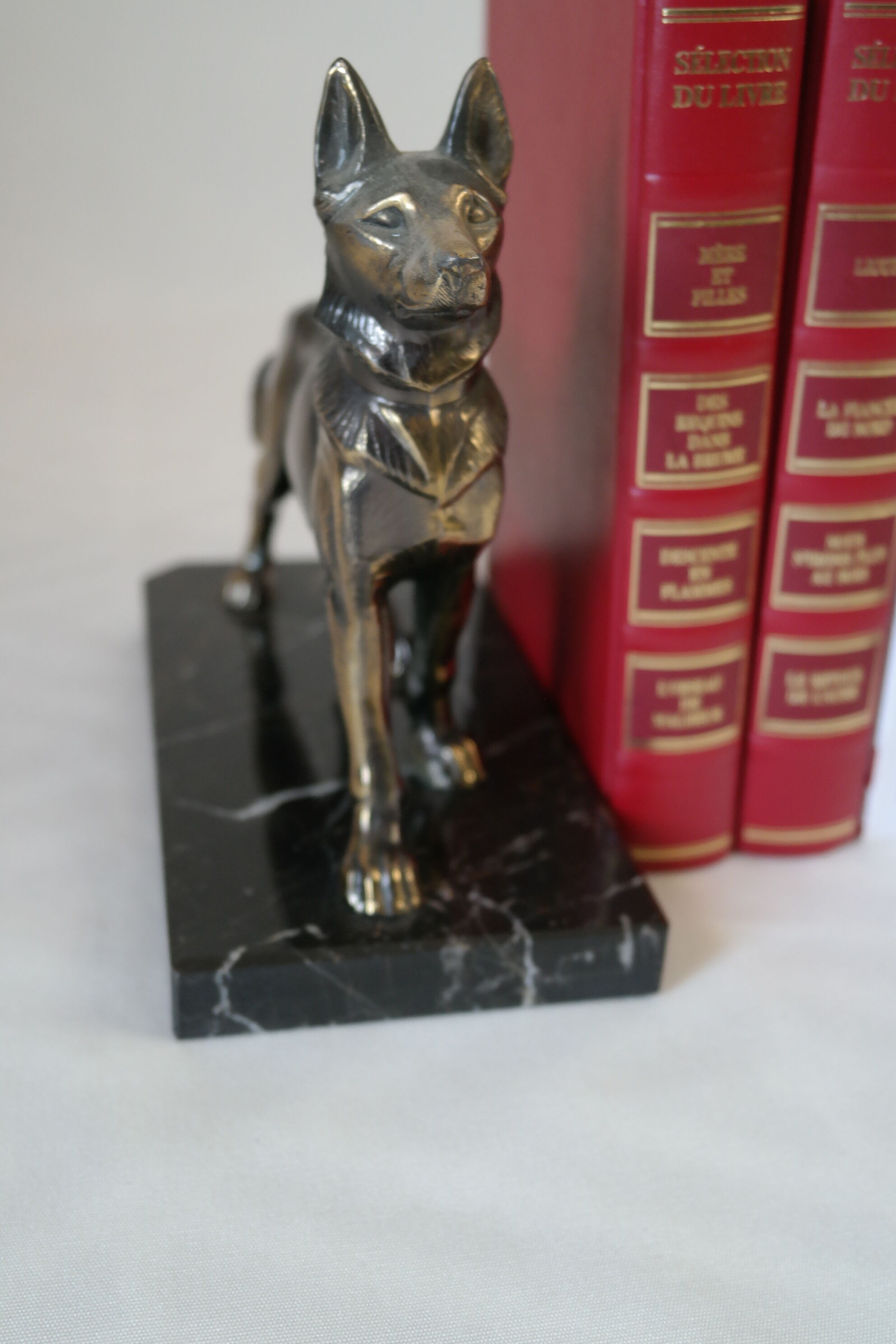 Dog bookends in black marble