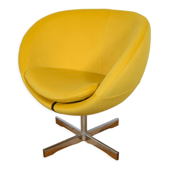 Scandinavian swivel club chair by Sven Ivar Dysthe for Fora Form