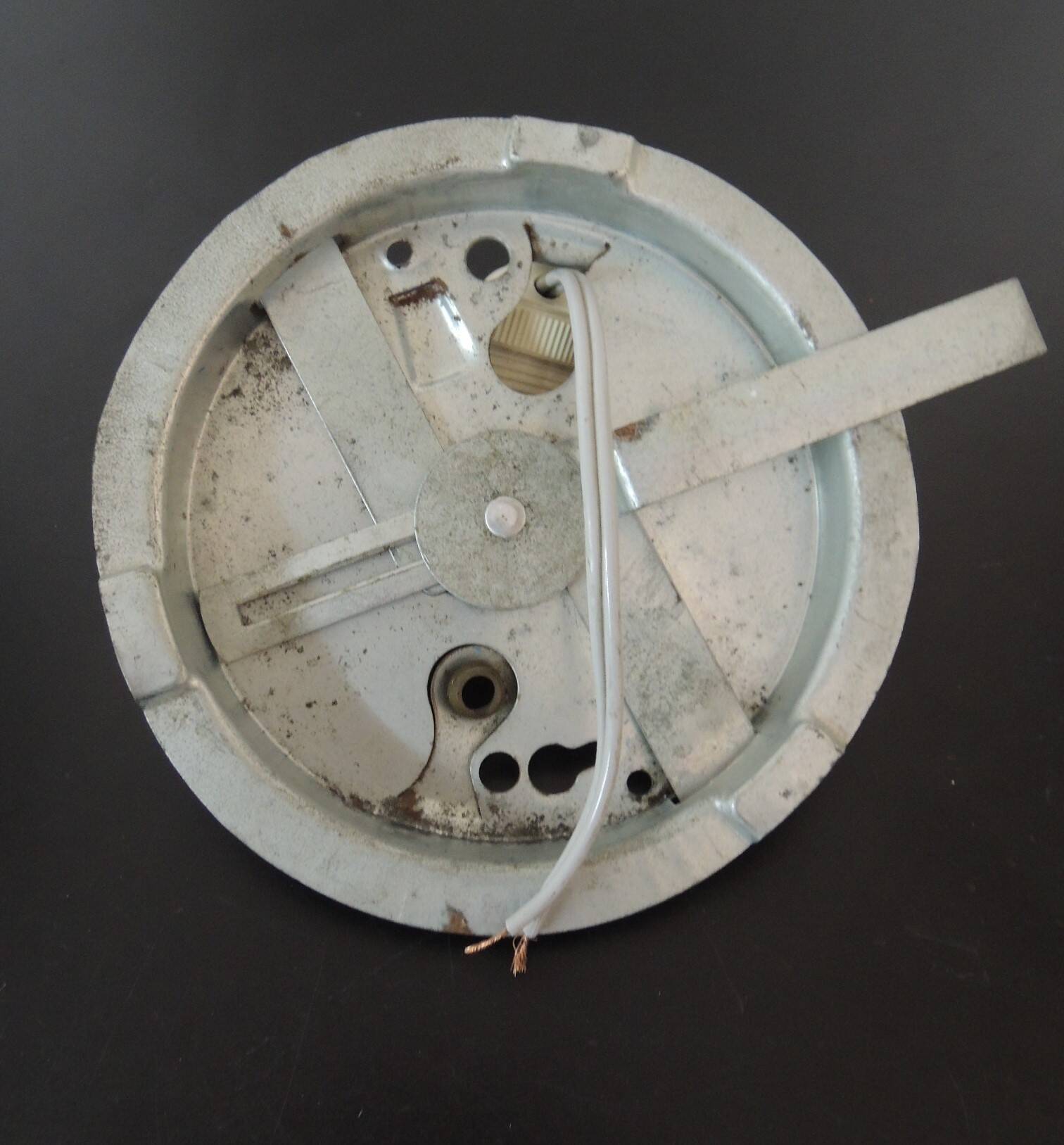 Round opaline ceiling light