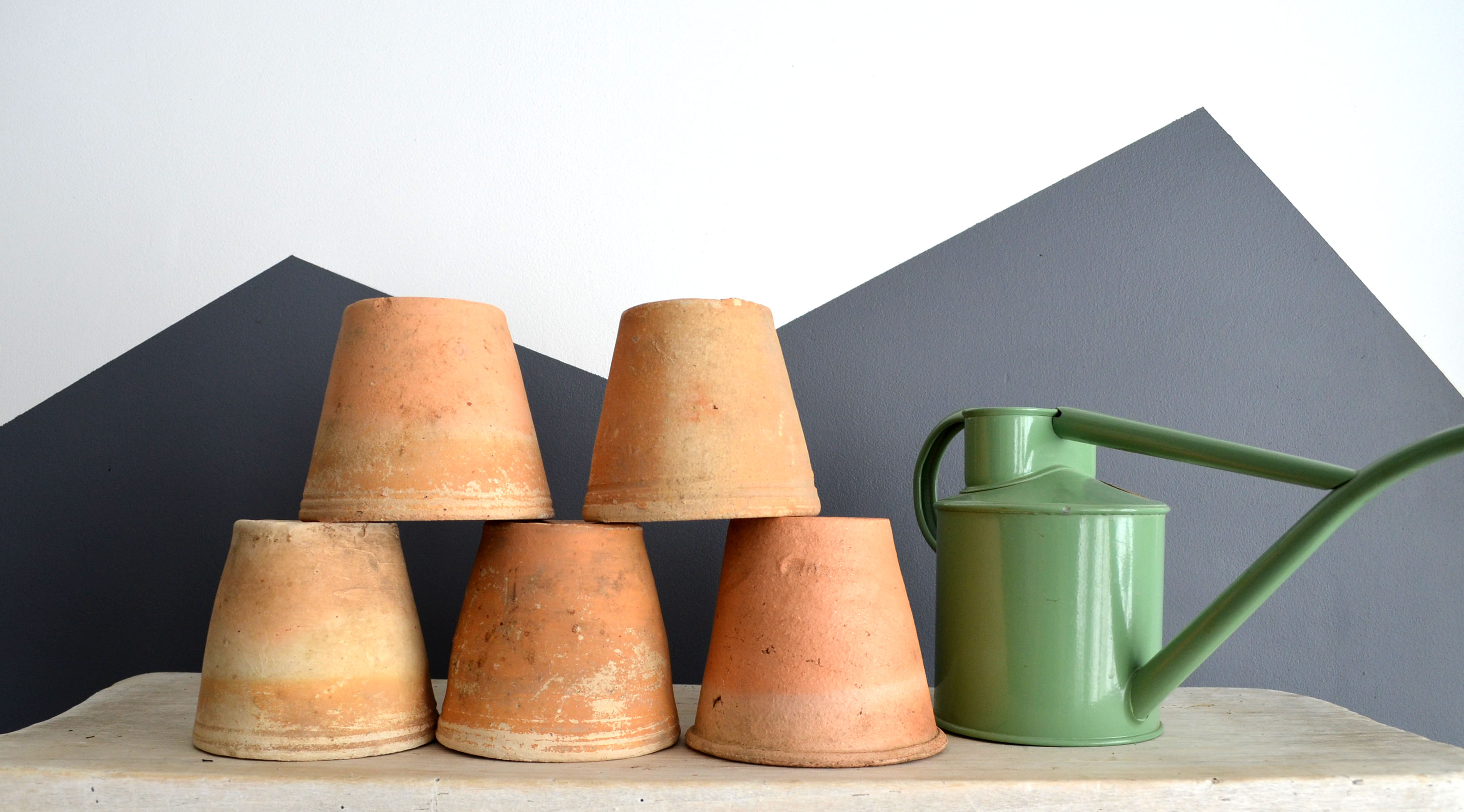 5 old terracotta pots